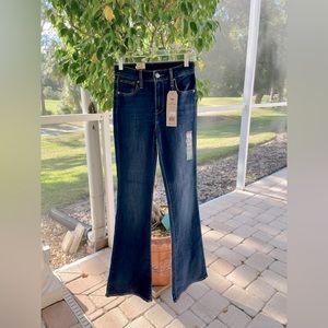 Women’s High Rise Flare Levi Jeans